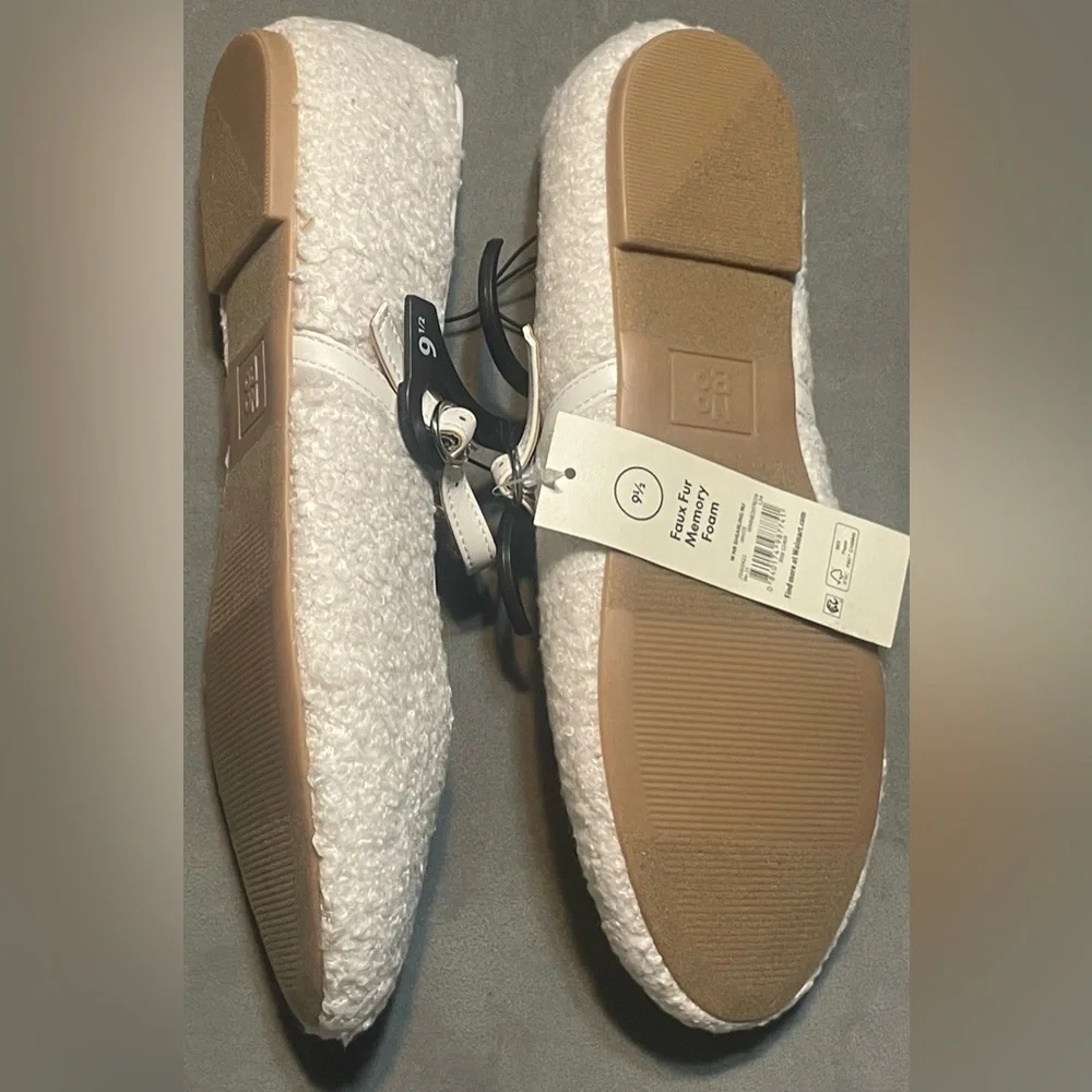 NWT No Boundaries Mary Jane Flats‎ Faux Shearling White Size 9.5 with Buckle